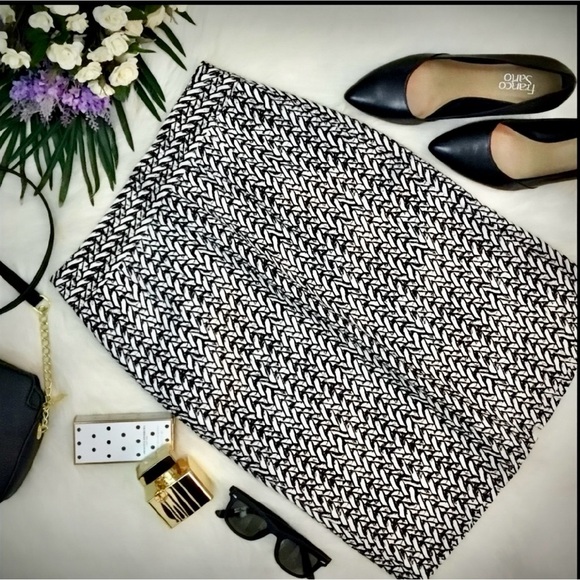 Banana Republic Dresses & Skirts - Banana Republic Linen Blend Pencil Skirt